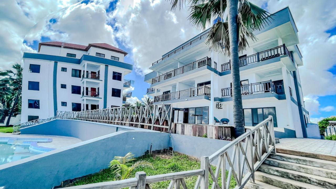 Majula Boutique Hotel Serrekunda Exterior photo