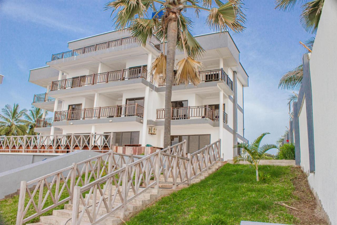 Majula Boutique Hotel Serrekunda Exterior photo