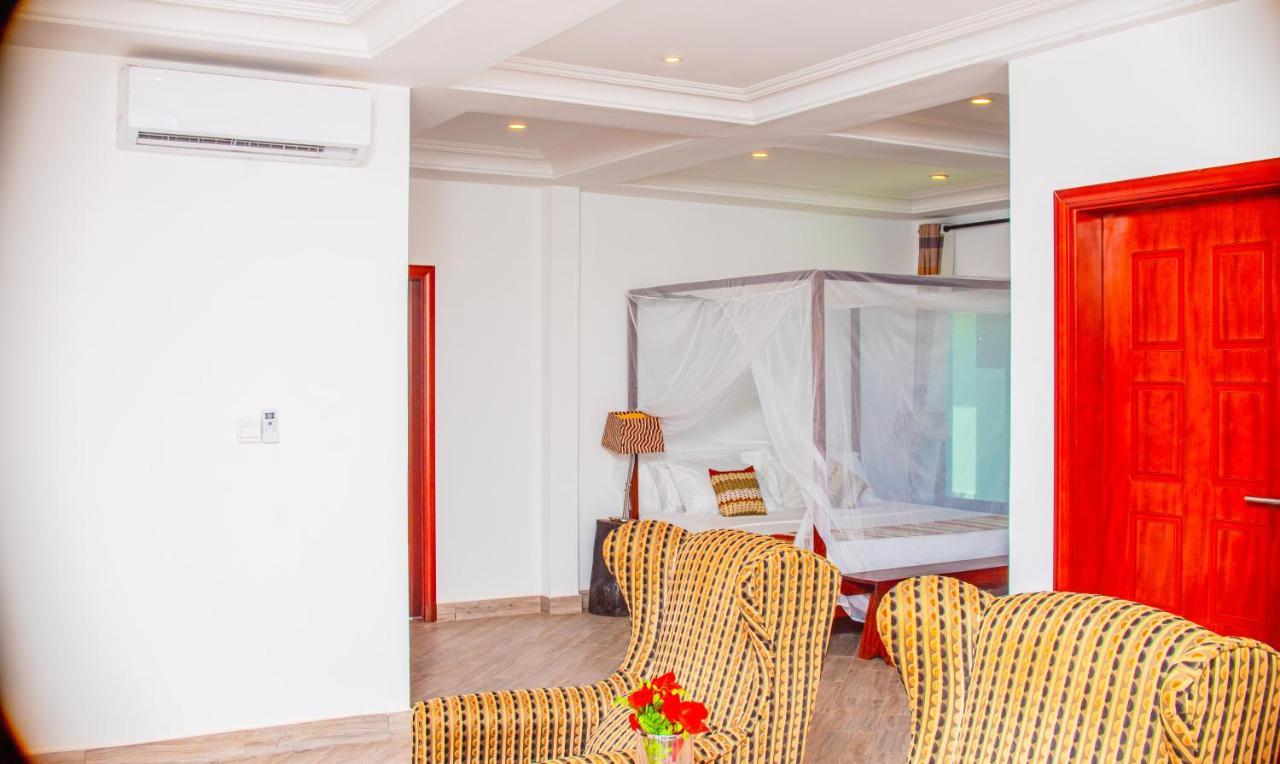 Majula Boutique Hotel Serrekunda Exterior photo