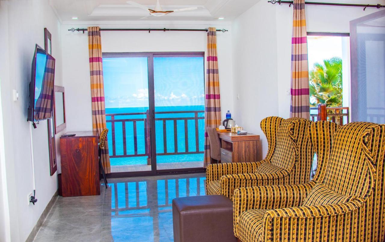 Majula Boutique Hotel Serrekunda Exterior photo